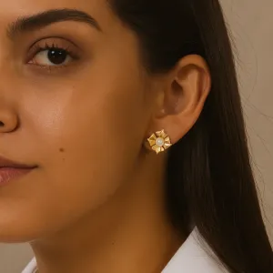 Brinco Flor com Pérola Banhados a Ouro