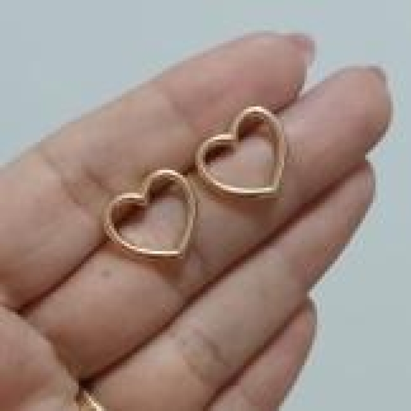 Brinco Coração Vazado G