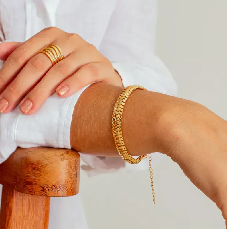 Pulseira Oca Achatada 8mm Banhada a Ouro
