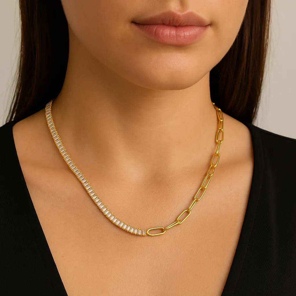 Colar Meio a Meio Zirconia e Cartier