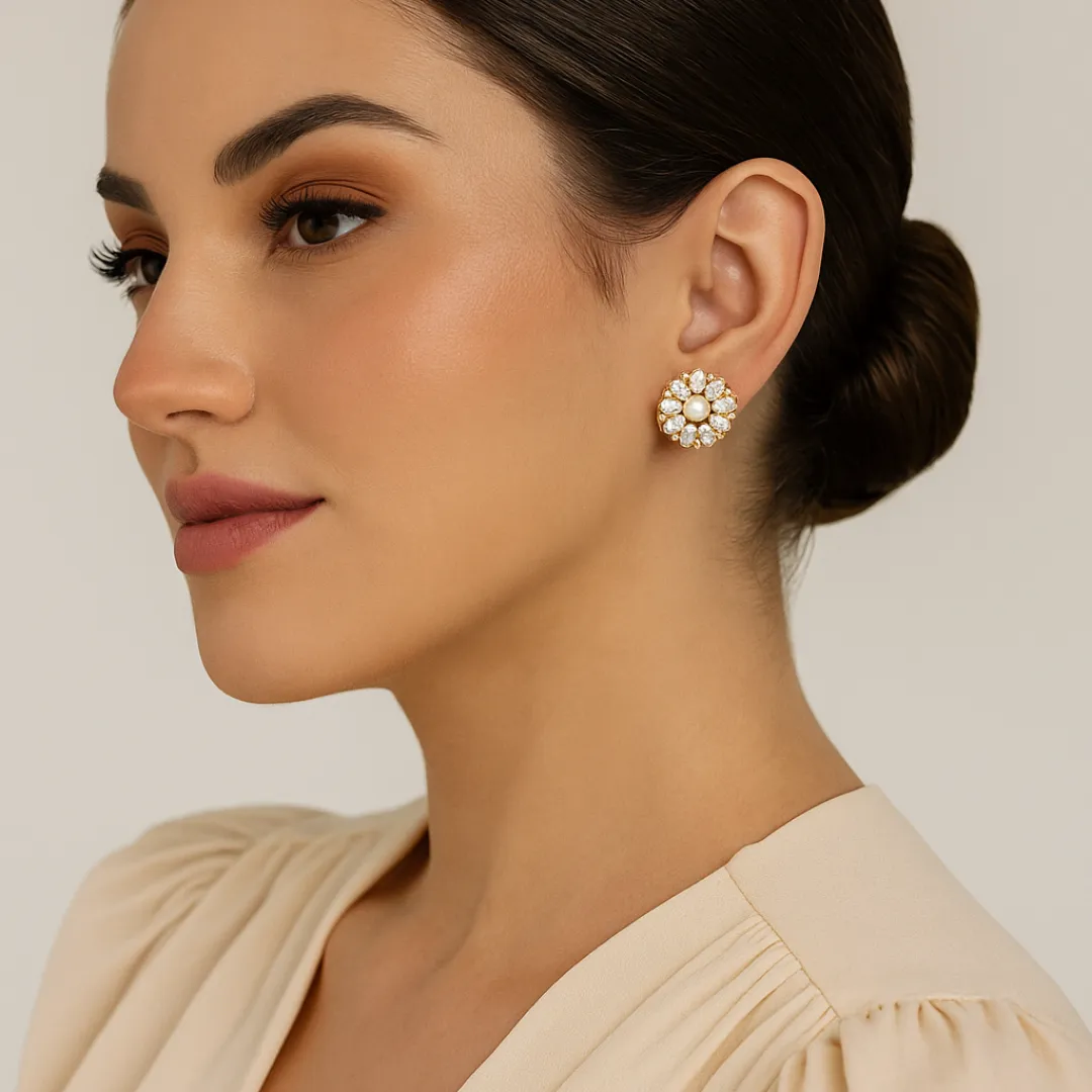 Brinco Flor Pérola e Zircônias Banhado a Ouro