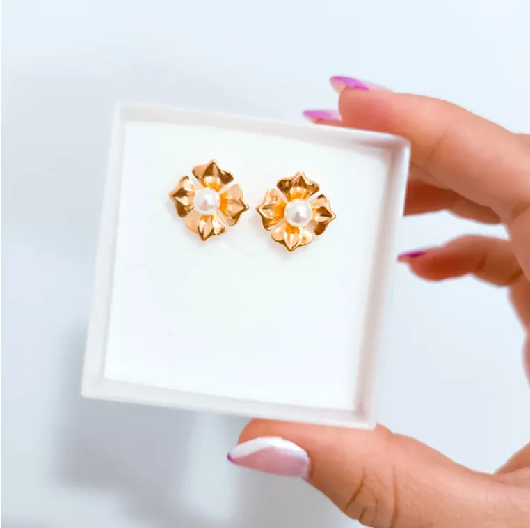 Brinco Flor com Pérola Banhados a Ouro