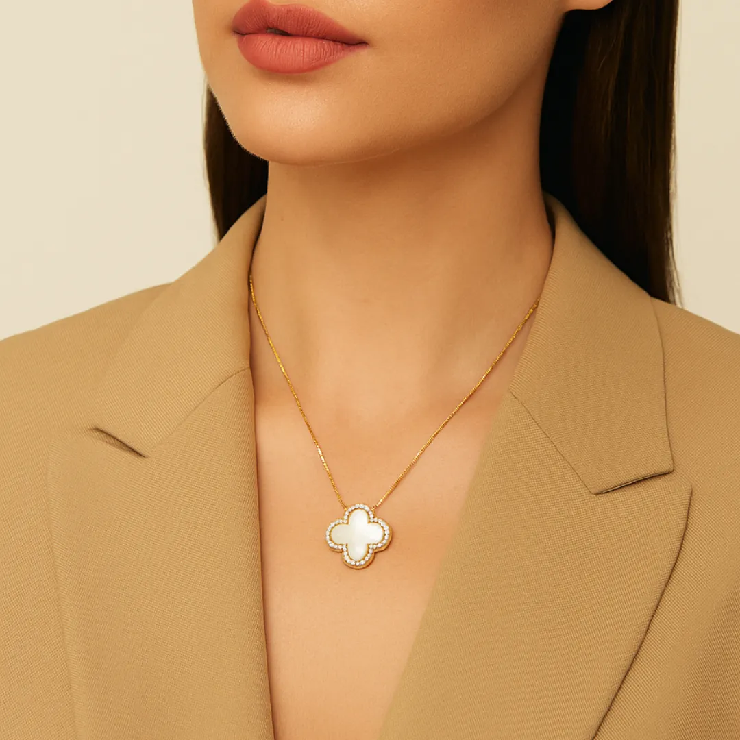 Colar Trevo em Madrepérola